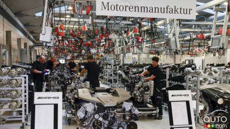 Mercedes-AMG moving assembly of 12-cylinder engine to mannheim